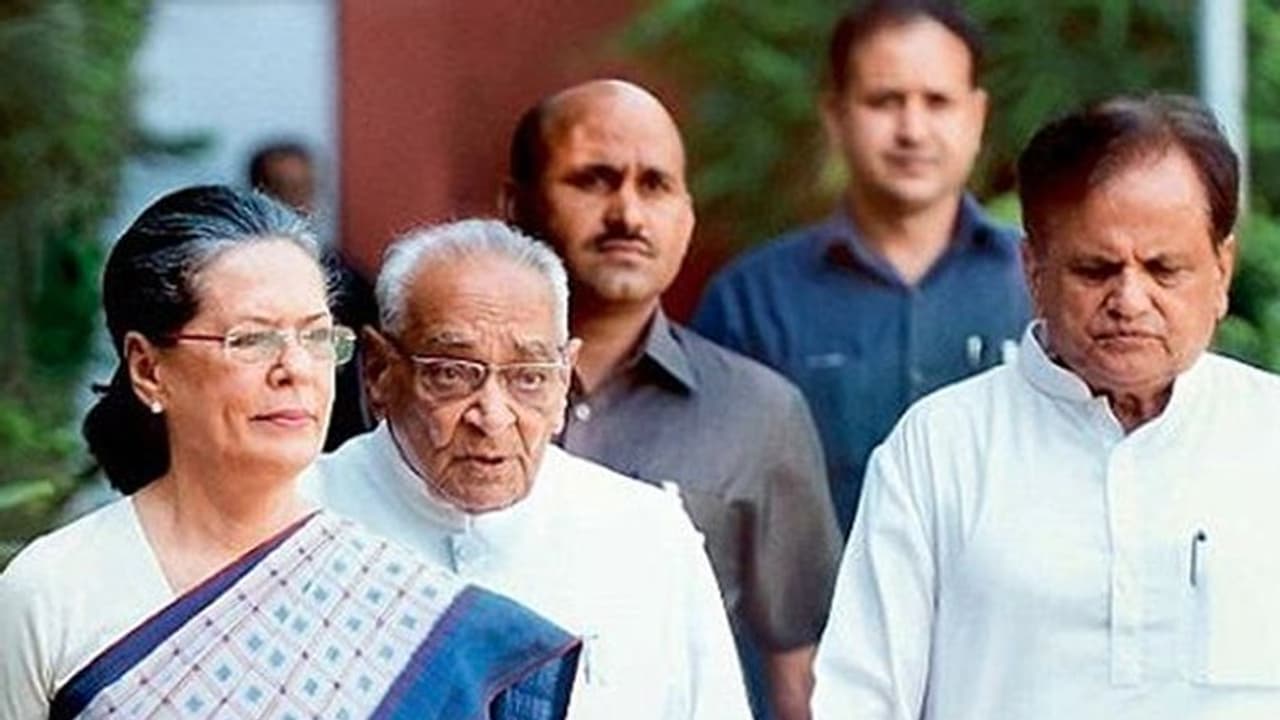 ಅಹ್ಮದ್ ಪಟೇಲ್ ಹುದ್ದೆಗೆ ಹೊಸಬರನ್ನ ನೇಮಿಸಿದ ಸೋನಿಯಾ ಗಾಂಧಿ ಅಹ್ಮದ್ ಪಟೇಲ್ ಹುದ್ದೆಗೆ ಹೊಸಬರನ್ನ ನೇಮಿಸಿದ ಸೋನಿಯಾ ಗಾಂಧಿ