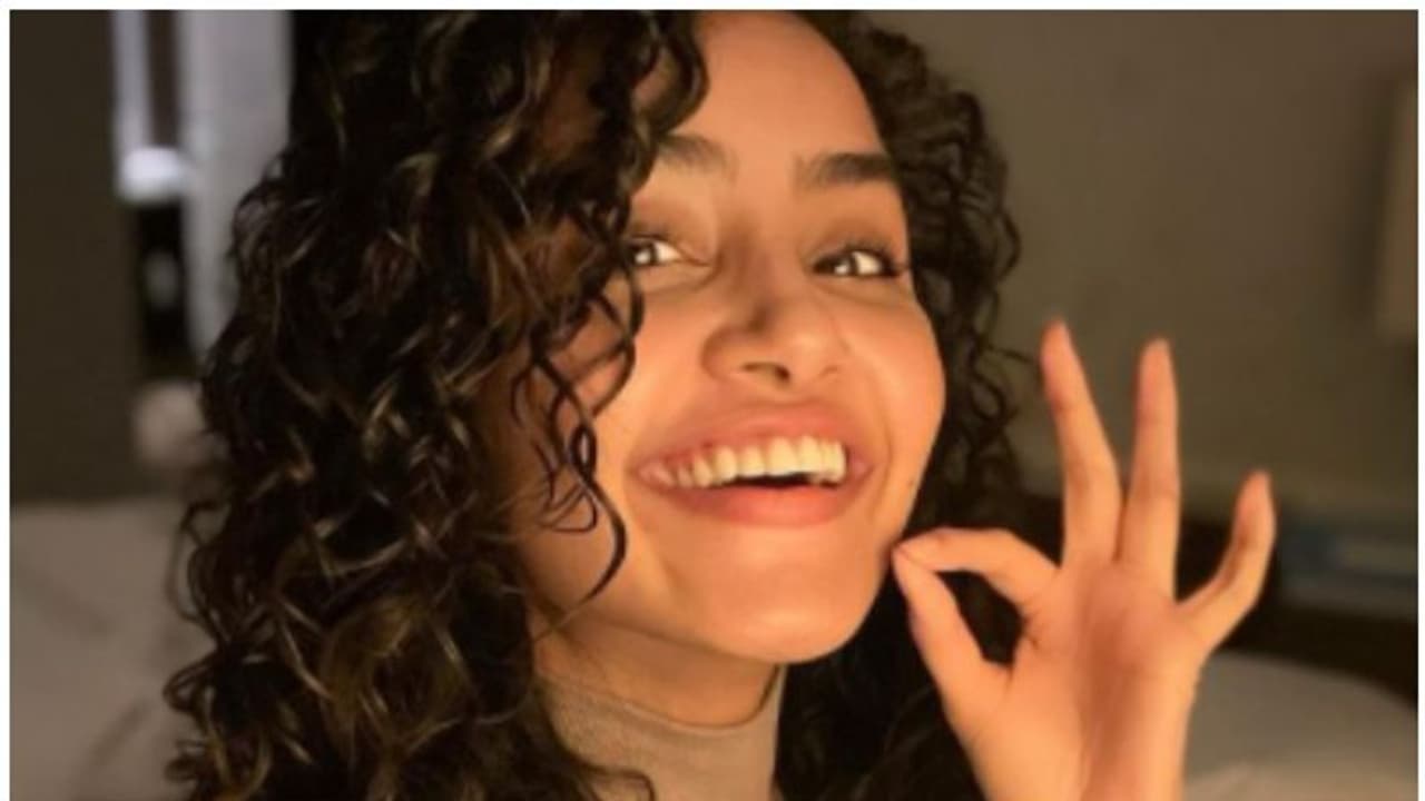 അനുപമ പരമേശ്വരന്റെ പെയിന്റിംഗ്, ചിത്രം ഏറ്റെടുത്ത് ആരാധകര് അനുപമ പരമേശ്വരന്റെ പെയിന്റിംഗ്, ചിത്രം ഏറ്റെടുത്ത് ആരാധകര്