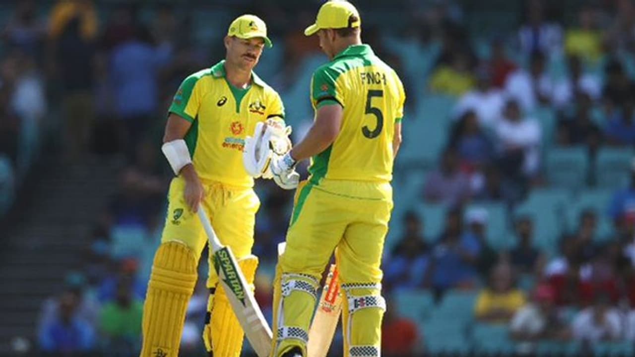 Australia vs India: दूसरे वनडे में भारत की 51 रनों से हार, ऑस्ट्रेलिया ने 2 0 से बढ़त हासिल की Australia vs India: दूसरे वनडे में भारत की 51 रनों से हार, ऑस्ट्रेलिया ने 2 0 से बढ़त हासिल की