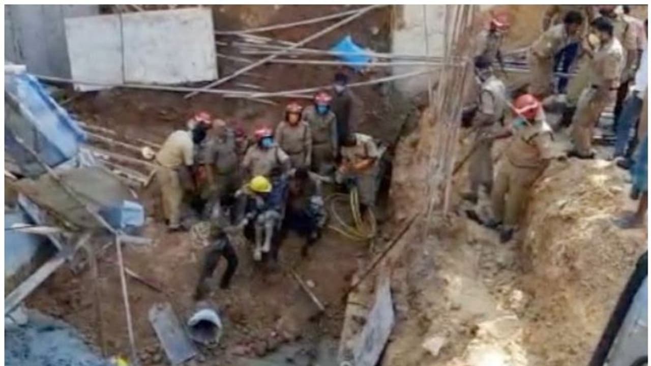 തിരുവനന്തപുരത്ത് ഫ്ലാറ്റ് നിർമാണത്തിനിടെ അപകടം; മണ്ണിനടിയിൽ കുടുങ്ങിയ തൊഴിലാളിയെ അത്ഭുതകരമായി രക്ഷിച്ചു തിരുവനന്തപുരത്ത് ഫ്ലാറ്റ് നിർമാണത്തിനിടെ അപകടം; മണ്ണിനടിയിൽ കുടുങ്ങിയ തൊഴിലാളിയെ അത്ഭുതകരമായി രക്ഷിച്ചു