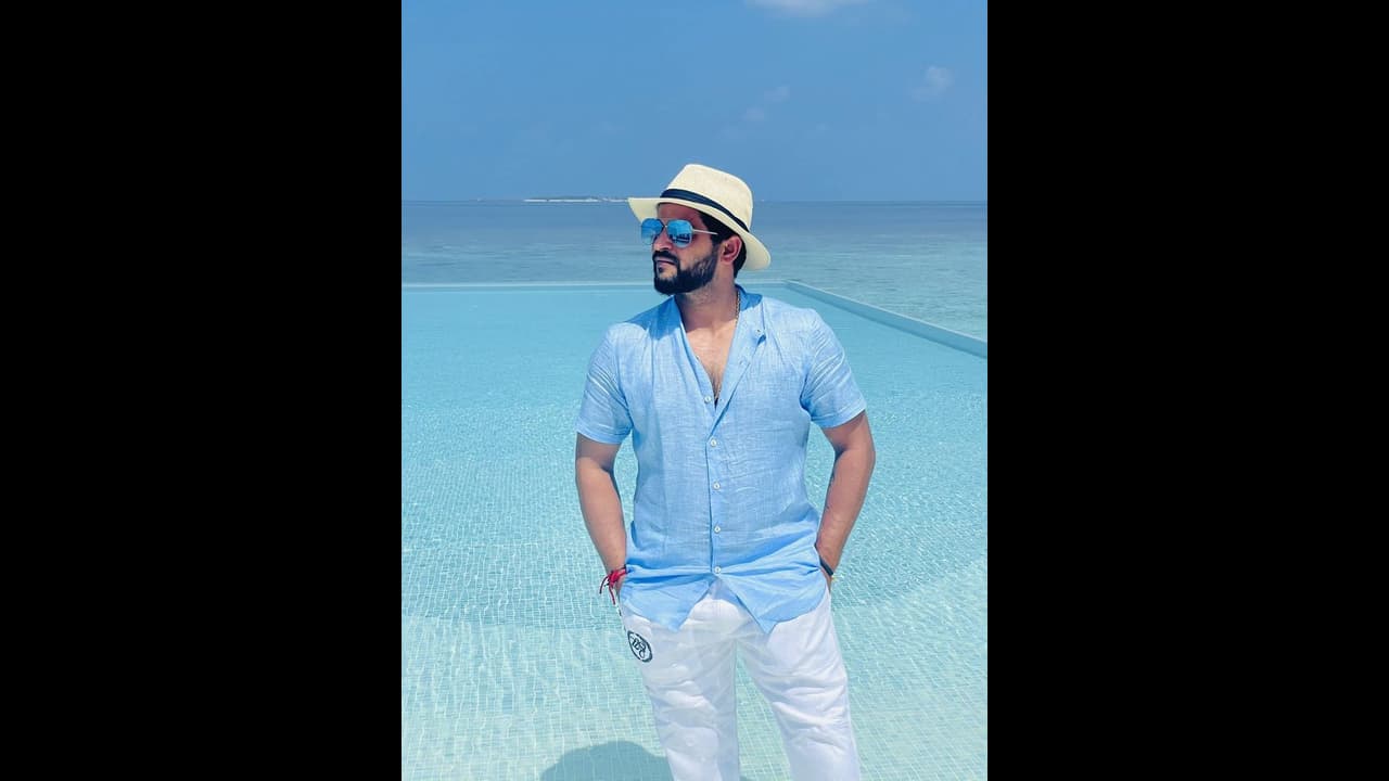 మాల్దీవుల్లో ఫుల్లుగా ఎంజాయ్ చేస్తున్న సురేష్ రైనా... భార్యతో కలిసి అలా... మాల్దీవుల్లో ఫుల్లుగా ఎంజాయ్ చేస్తున్న సురేష్ రైనా... భార్యతో కలిసి అలా...