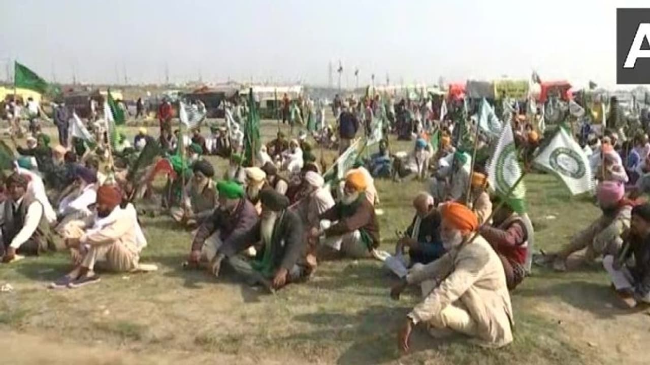 অমিত শাহর প্রস্তাব নিয়ে দীর্ঘ বৈঠক বিক্ষোভকারী কৃষকদের, এখনও অব্যাহত রইল জট অমিত শাহর প্রস্তাব নিয়ে দীর্ঘ বৈঠক বিক্ষোভকারী কৃষকদের, এখনও অব্যাহত রইল জট