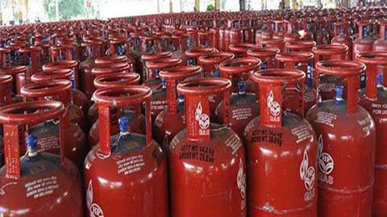 LPG Cylinder:ಎಲ್ ಪಿಜಿ ಗ್ಯಾಸ್ ಸಿಲಿಂಡರ್ ಬೆಲೆ ಬಿಡಿ, ಹೊಸ ಕನೆಕ್ಷನ್ ಪಡೆಯೋದು ಕೂಡ ದುಬಾರಿ ಆಗೋಯ್ತು ಈಗ!