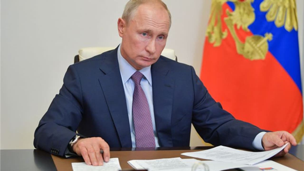 சீனாவைப் போலவே தில்லாலங்கடி வேலை காட்டும் ரஷ்யா.. குட்டு அம்பலமானது.. தடுப்பூசியை தூக்கியெறியும் நாடு. சீனாவைப் போலவே தில்லாலங்கடி வேலை காட்டும் ரஷ்யா.. குட்டு அம்பலமானது.. தடுப்பூசியை தூக்கியெறியும் நாடு.