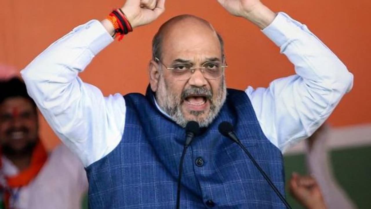 ভোটের আবহে নজর কাড়ছে অমিত শাহের বাংলা সফর, মেদিনীপুরে চাষিদের সঙ্গে কথা বললেন স্বরাষ্ট্রমন্ত্রী ভোটের আবহে নজর কাড়ছে অমিত শাহের বাংলা সফর, মেদিনীপুরে চাষিদের সঙ্গে কথা বললেন স্বরাষ্ট্রমন্ত্রী