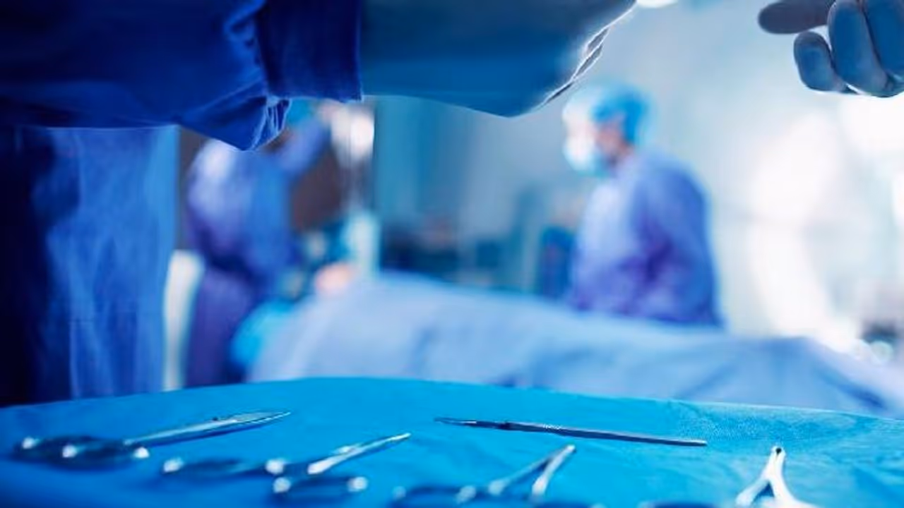 കൊവിഡ് ബാധിച്ച യുവാവിന്റെ ശ്വാസകോശം മാറ്റിവച്ചു; ഇന്ത്യയിലാദ്യം...