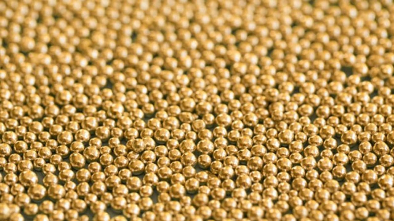 অন্ধ্র উপকূলে মিলছে রাশি রাশি সোনা, ঘূর্ণিঝড় নিভার ভাগ্য খুলে দিল গ্রামবাসীদের