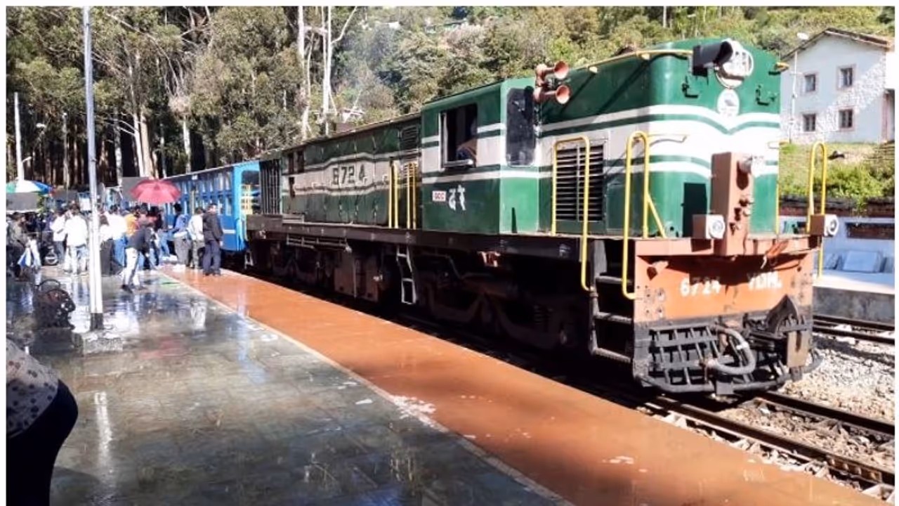 பலத்த மழை.. மண்சரிவு… உதகை மலை ரயில் சேவை 2 நாட்களுக்கு ரத்து பலத்த மழை.. மண்சரிவு… உதகை மலை ரயில் சேவை 2 நாட்களுக்கு ரத்து