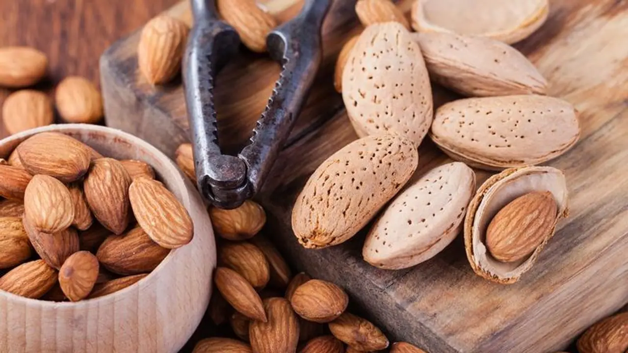 Weight Loss tips: স্ন্যাক্স হিসেবে এই ৫টি খাবার খেতেই পারেন ক্যালোরির পরিমাণ ১০০র নিচে Weight Loss tips: স্ন্যাক্স হিসেবে এই ৫টি খাবার খেতেই পারেন ক্যালোরির পরিমাণ ১০০র নিচে