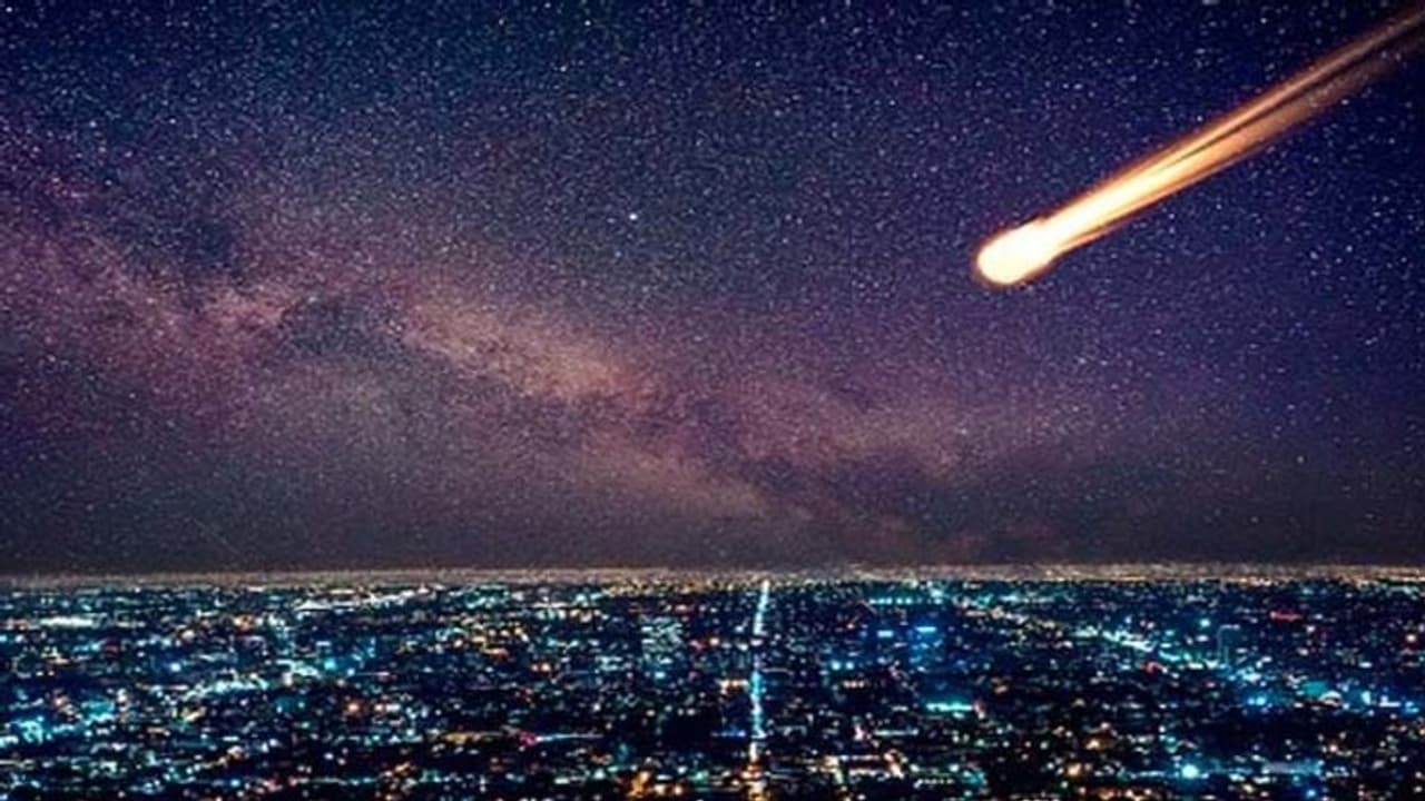 মাহাজাগতিক আলোর খেলা জাপানের আকাশে, দেখে নিন সেই ভাইরাল ভিডিও