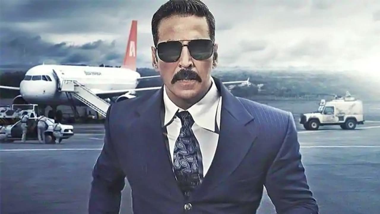 अक्षय की फिल्म के कास्टिंग डायरेक्टर पर शादी का झांसा देकर रेप का आरोप, पीड़िता ने कहा पोर्न वीडियो भेजता है अक्षय की फिल्म के कास्टिंग डायरेक्टर पर शादी का झांसा देकर रेप का आरोप, पीड़िता ने कहा पोर्न वीडियो भेजता है