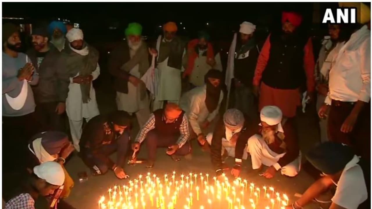 പിന്നോട്ടില്ലെന്ന് ഉറപ്പിച്ച് പറഞ്ഞ് കര്ഷകര്; ദില്ലി ചലോ മാര്ച്ച് ഇന്ന് ആറാം ദിവസത്തിലേക്ക് പിന്നോട്ടില്ലെന്ന് ഉറപ്പിച്ച് പറഞ്ഞ് കര്ഷകര്; ദില്ലി ചലോ മാര്ച്ച് ഇന്ന് ആറാം ദിവസത്തിലേക്ക്