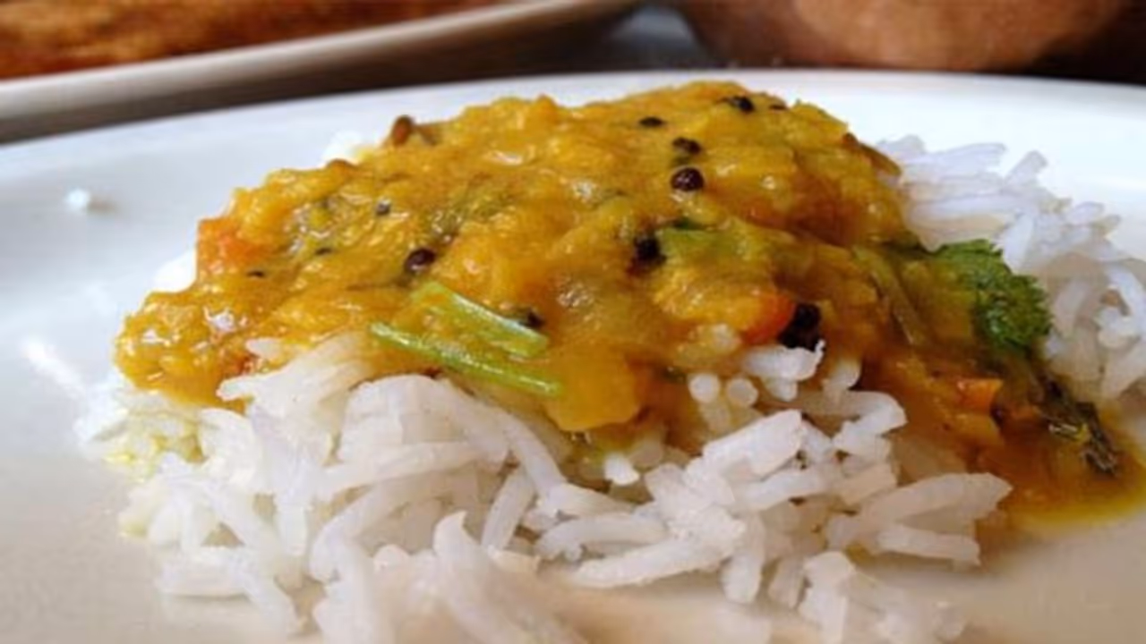 '৫ টাকায়' নয়, মাত্র ১ টাকায় পেটপুরে পঞ্চ ব্যঞ্জন খাওয়ার ব্যবস্থা এই এলাকায় '৫ টাকায়' নয়, মাত্র ১ টাকায় পেটপুরে পঞ্চ ব্যঞ্জন খাওয়ার ব্যবস্থা এই এলাকায়