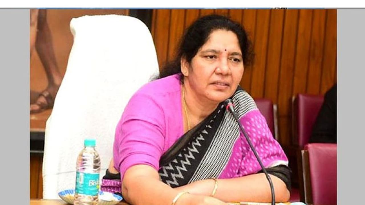 పేద విద్యార్థులకు నాణ్యమైన విద్య అందించడమే ప్రభుత్వ లక్ష్యం: మంత్రి సత్యవతి రాథోడ్ పేద విద్యార్థులకు నాణ్యమైన విద్య అందించడమే ప్రభుత్వ లక్ష్యం: మంత్రి సత్యవతి రాథోడ్