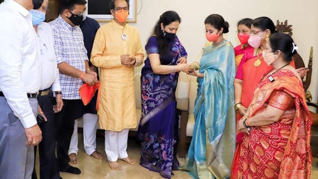 उर्मिला मांतोडकर शिवसेना में हुईं शामिल, पिछले साल कांग्रेस के टिकट पर लड़ा था लोकसभा का चुनाव उर्मिला मांतोडकर शिवसेना में हुईं शामिल, पिछले साल कांग्रेस के टिकट पर लड़ा था लोकसभा का चुनाव