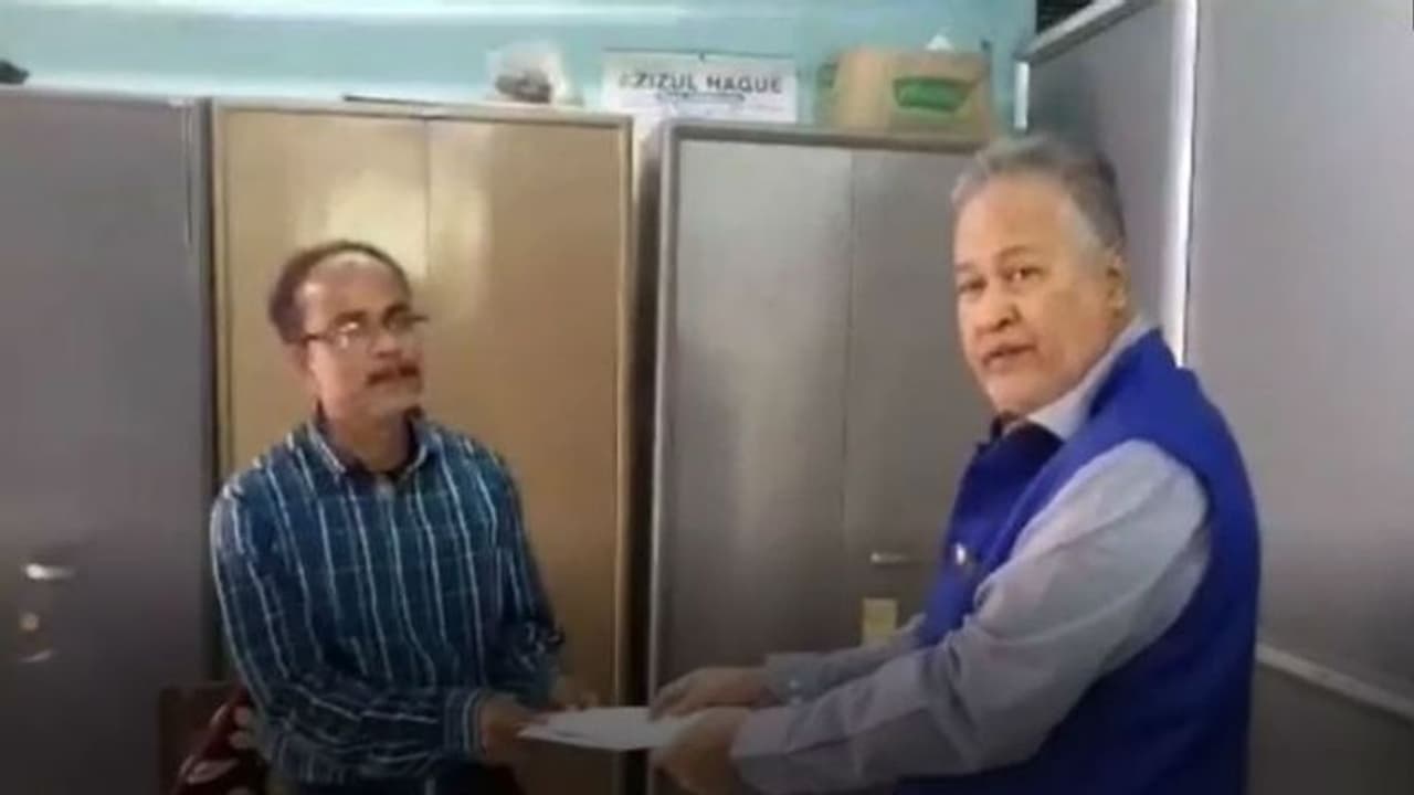 শুভেন্দুকে অনুসরণ, জেলা পরিষদের মেন্টর পদ ছাড়লেন তৃণমূল নেতা প্রণব বসু শুভেন্দুকে অনুসরণ, জেলা পরিষদের মেন্টর পদ ছাড়লেন তৃণমূল নেতা প্রণব বসু