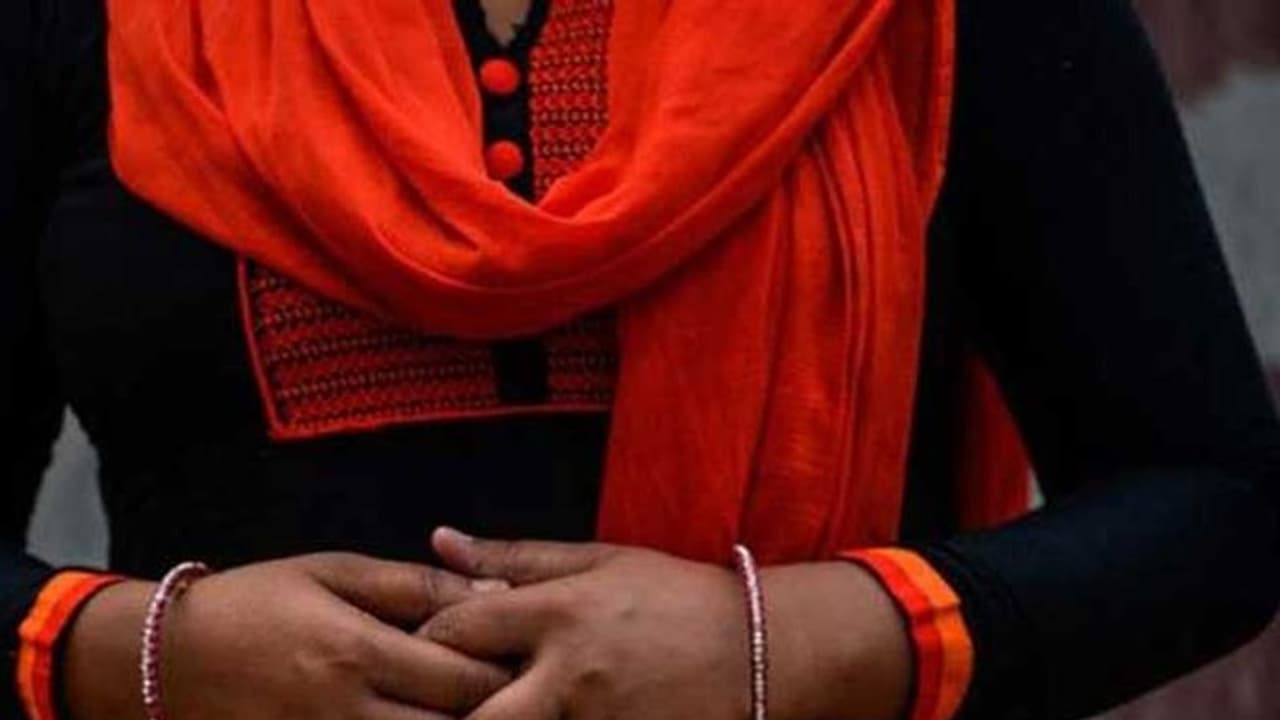 पति के साथ गंगा नहाने निकली पत्नी रास्ते में बन गई किलर, पूरा मामला जान दहल जाएंगे आप पति के साथ गंगा नहाने निकली पत्नी रास्ते में बन गई किलर, पूरा मामला जान दहल जाएंगे आप