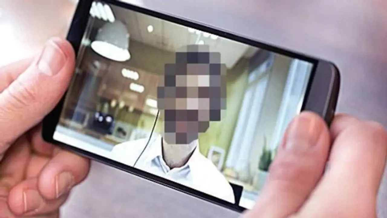 ಬೆತ್ತಲೆಗೊಳಿಸಿ ಹಣಕ್ಕಾಗಿ ಡಿಮ್ಯಾಂಡ್: ವಾಟ್ಸಪ್‌ ವಿಡಿಯೋ ಕಾಲ್‌ ಮೂಲಕ ಬ್ಲಾಕ್‌ಮೇಲ್‌..!