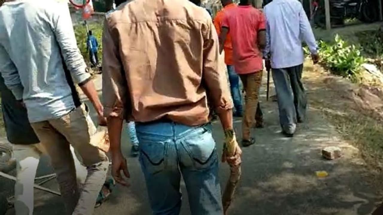 বোমাবাজি বাইক ভাঙচুরে উত্তপ্ত খেজুরি, বিজেপির উপর হামলার অভিযোগ তৃণমূলের বিরুদ্ধে