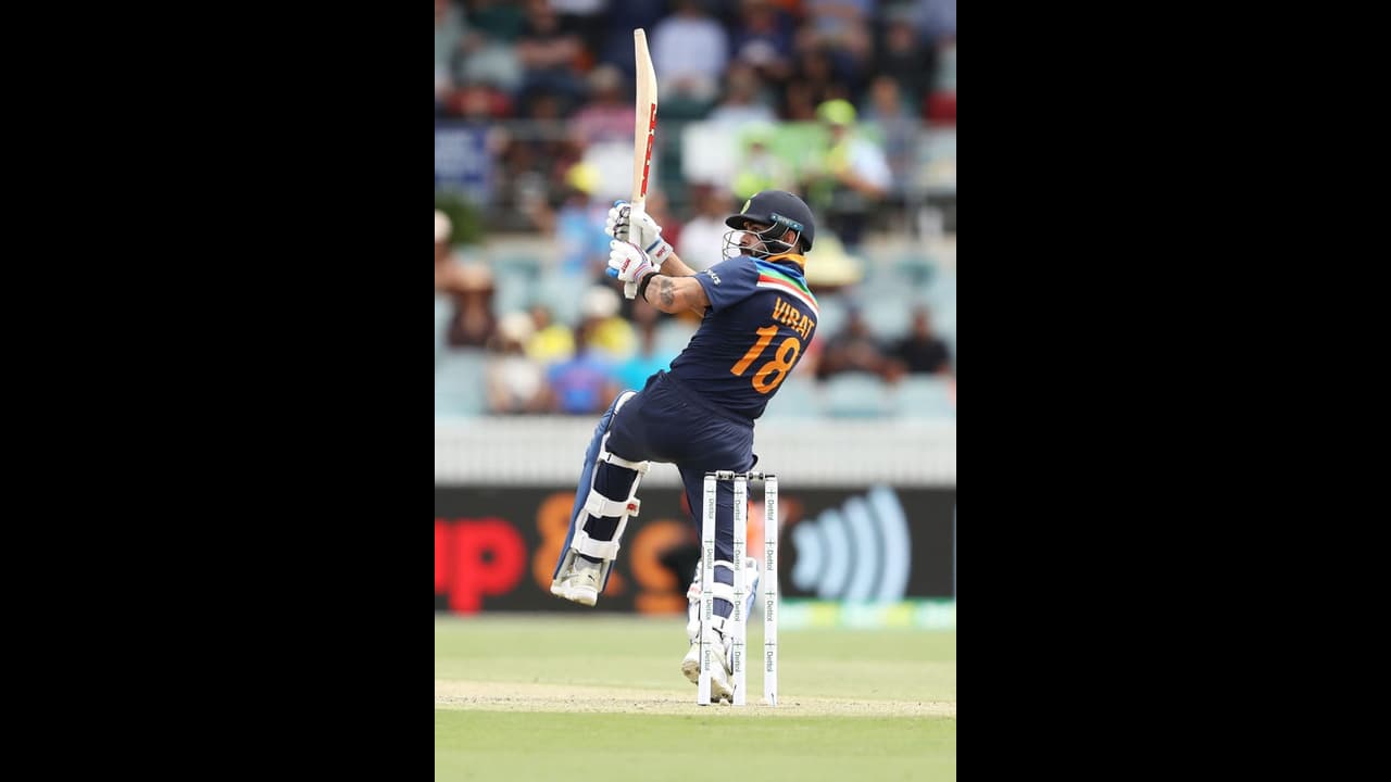 ಎಬಿಡಿ ಸ್ಕೂಪ್ ಶಾಟ್ ಶೈಲಿ ಕಾಪಿ ಮಾಡಿ ಕೊಹ್ಲಿ ಸಿಕ್ಸರ್; ಗೆಳೆಯನಿಂದ ಬಂತು ಪ್ರತಿಕ್ರಿಯೆ! ಎಬಿಡಿ ಸ್ಕೂಪ್ ಶಾಟ್ ಶೈಲಿ ಕಾಪಿ ಮಾಡಿ ಕೊಹ್ಲಿ ಸಿಕ್ಸರ್; ಗೆಳೆಯನಿಂದ ಬಂತು ಪ್ರತಿಕ್ರಿಯೆ!