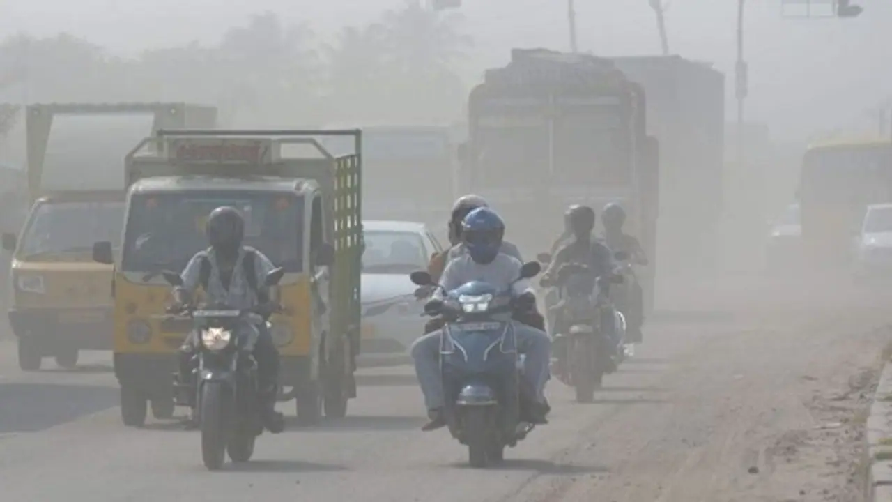 ശ്വാസകോശാര്ബുദം; പുകവലിയെക്കാള് വില്ലനാകുന്നത് വായുമലിനീകരണമോ? ശ്വാസകോശാര്ബുദം; പുകവലിയെക്കാള് വില്ലനാകുന്നത് വായുമലിനീകരണമോ?