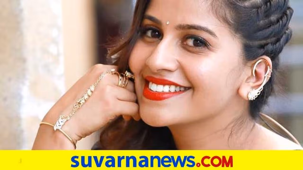 ಮುದ್ದಾಡುವಾಗಲೇ ಸಿಕ್ಕಿಬಿದ್ದ ಆ್ಯಂಕರ್ ಅನುಶ್ರೀ..!