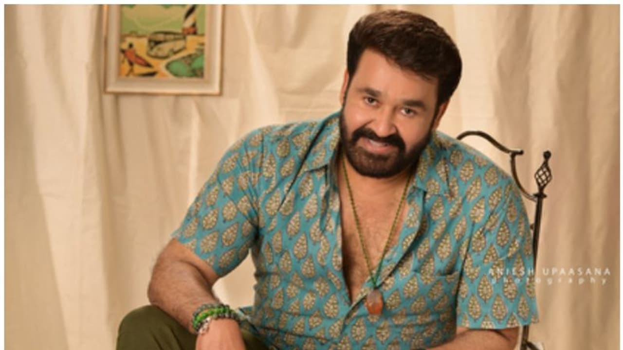 തകര്പ്പൻ ഫോട്ടോയുമായി മോഹൻലാല്, കമന്റിട്ട് ശോഭന! തകര്പ്പൻ ഫോട്ടോയുമായി മോഹൻലാല്, കമന്റിട്ട് ശോഭന!