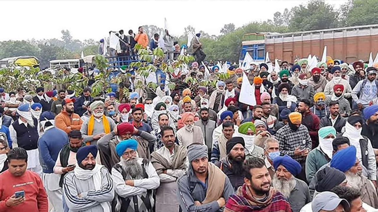 'সামান্য অগ্রগতি হয়েছে', শনিবার কেন্দ্রের সঙ্গে পরবর্তী বৈঠকের অপেক্ষায় রয়েছে বিক্ষোভকারী কৃষকরা 'সামান্য অগ্রগতি হয়েছে', শনিবার কেন্দ্রের সঙ্গে পরবর্তী বৈঠকের অপেক্ষায় রয়েছে বিক্ষোভকারী কৃষকরা