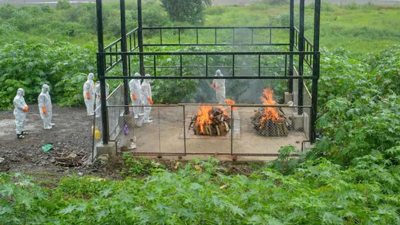 भोपाल गैस कांड के 102 सर्वाइवर की कोरोना से मौत, अब हो रही अतिरिक्त मुआवजे की मांग भोपाल गैस कांड के 102 सर्वाइवर की कोरोना से मौत, अब हो रही अतिरिक्त मुआवजे की मांग