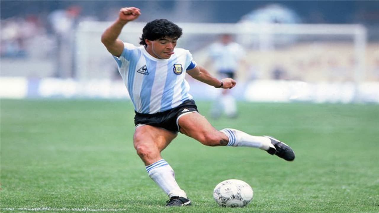 Maradona : '16 ാം വയസില്‍ പീഡിപ്പിച്ചു, മാറിടത്തിന്‍റെ വലിപ്പം കൂട്ടാന്‍ നിര്‍ബന്ധിച്ചു'; മറഡോണക്കെതിരെ ആരോപണം