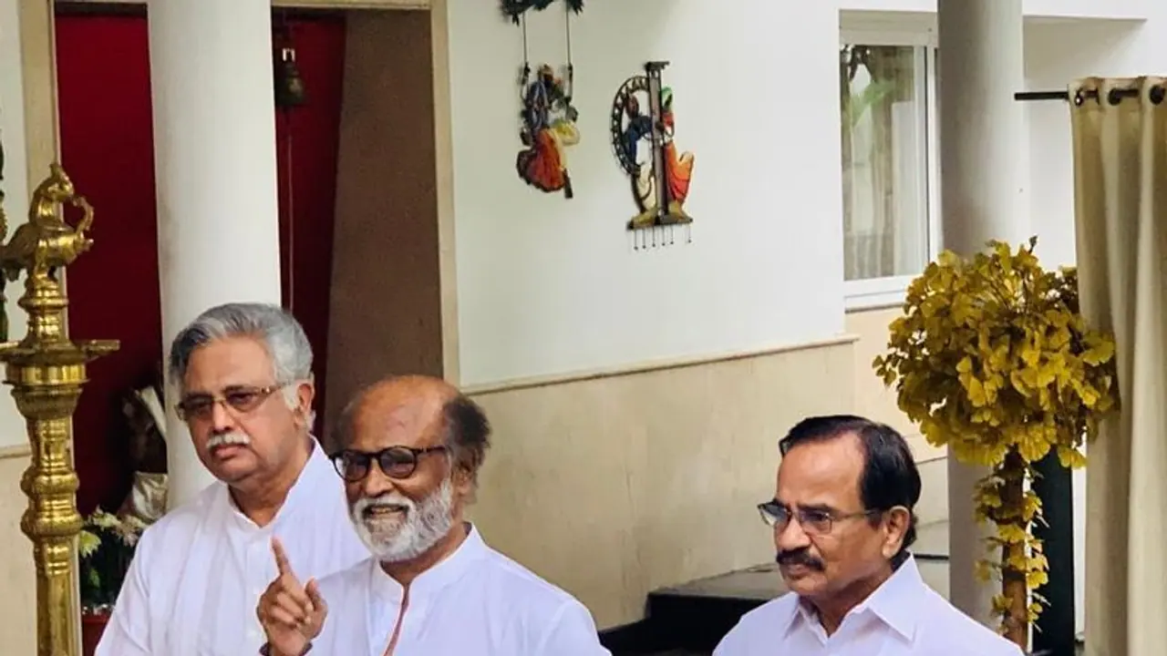 என் உயிரே போனாலும் பரவாயில்லை... மக்களே முக்கியம் என களம் இறங்கி உள்ளேன். ரஜனி தீவிரம்..!! என் உயிரே போனாலும் பரவாயில்லை... மக்களே முக்கியம் என களம் இறங்கி உள்ளேன். ரஜனி தீவிரம்..!!