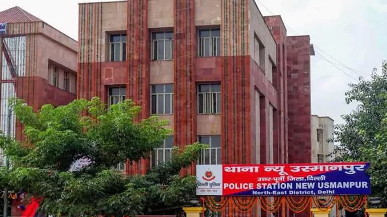 देश के टॉप टेन थानों में हिंदी पट्टी को निराशा, जानिए योगी के 'उत्तम प्रदेश' का क्या रैंक है? देश के टॉप टेन थानों में हिंदी पट्टी को निराशा, जानिए योगी के 'उत्तम प्रदेश' का क्या रैंक है?