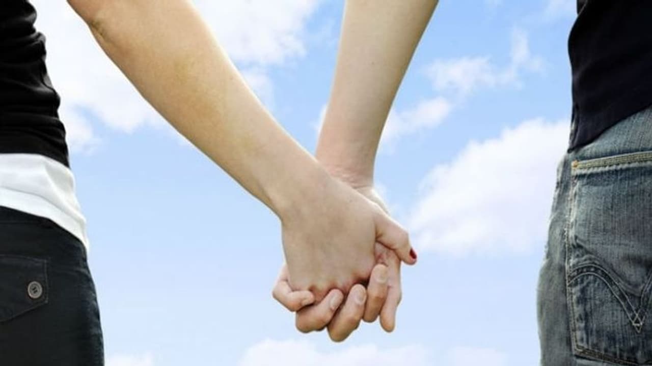 ఇన్‌స్టా పరిచయంతో సహజీవనం.. పాట్నర్‌‌ను కత్తితో పొడిచిన యువతి.. అసలేం జరిగిందంటే.. 