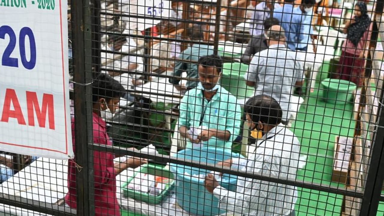 ఎమ్మెల్సీ ఎన్నికల ఓట్ల లెక్కింపు : కాంగ్రెస్ అవుట్ !! ఎమ్మెల్సీ ఎన్నికల ఓట్ల లెక్కింపు : కాంగ్రెస్ అవుట్ !!