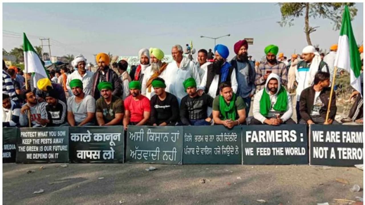 സ്വന്തം മകളുടെ വിവാഹത്തിന് പോലും പങ്കെടുക്കാതെ സമരഭൂമിയിൽ ഒരു കർഷകൻ സ്വന്തം മകളുടെ വിവാഹത്തിന് പോലും പങ്കെടുക്കാതെ സമരഭൂമിയിൽ ഒരു കർഷകൻ