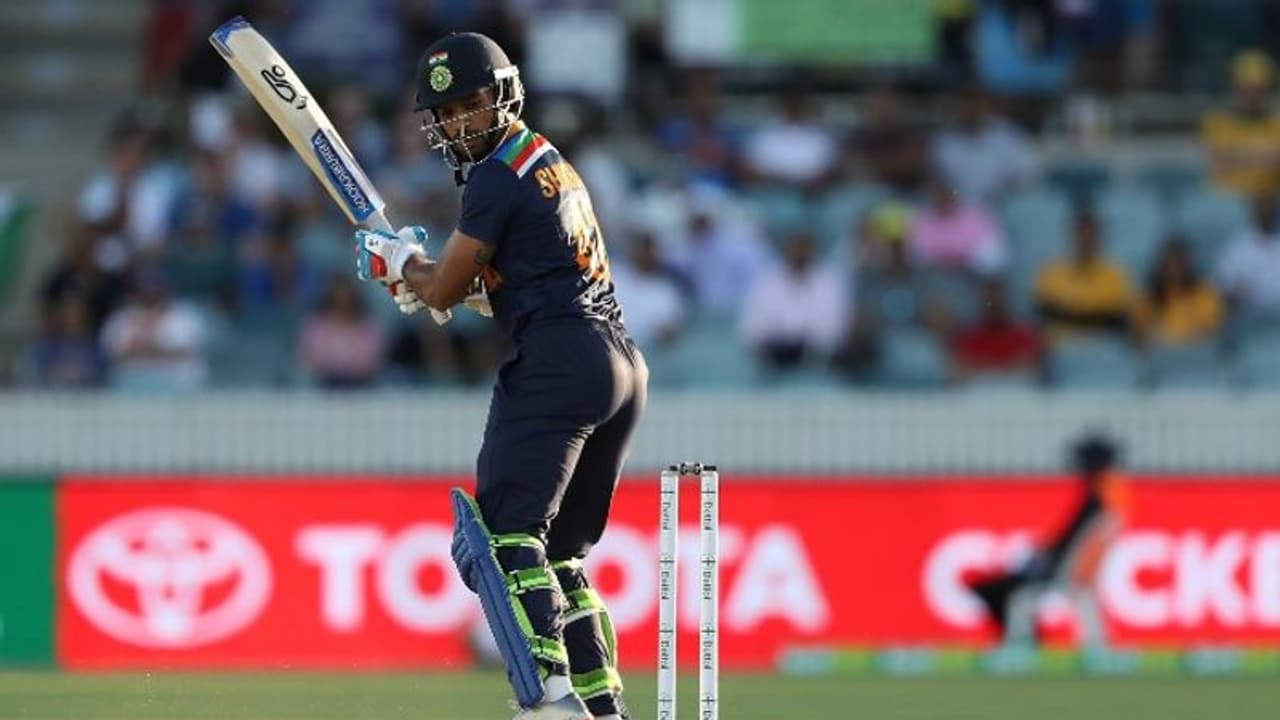 ഓസീസിനെതിരെ ആദ്യ ടി20യില് ഇന്ത്യക്ക് രണ്ട് വിക്കറ്റ് നഷ്ടം; സഞ്ജു രാഹുല് സഖ്യം ക്രീസില് ഓസീസിനെതിരെ ആദ്യ ടി20യില് ഇന്ത്യക്ക് രണ്ട് വിക്കറ്റ് നഷ്ടം; സഞ്ജു രാഹുല് സഖ്യം ക്രീസില്