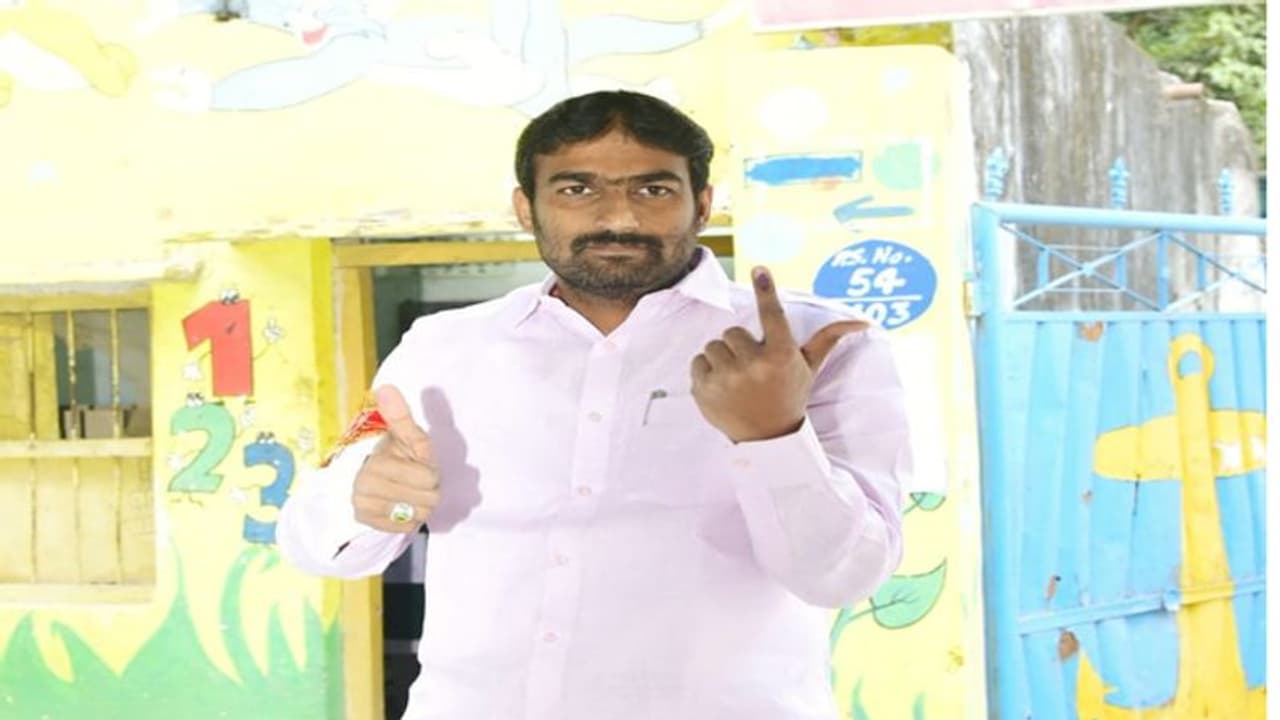 జీహెచ్ఎంసీ కౌంటింగ్: బోరబండ నుండి గెలుపొందిన డిప్యూటీ మేయర్ ఫసియుద్దీన్ జీహెచ్ఎంసీ కౌంటింగ్: బోరబండ నుండి గెలుపొందిన డిప్యూటీ మేయర్ ఫసియుద్దీన్