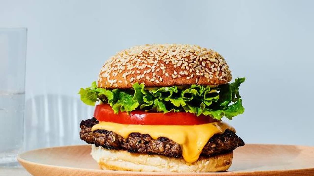 ബര്ഗര് കഴിക്കാന് കൊതി; പിന്നെ ഒന്നും നോക്കിയില്ല, ഹെലികോപ്ടറില് പറന്നത് 450 കിലോമീറ്റര്! ബര്ഗര് കഴിക്കാന് കൊതി; പിന്നെ ഒന്നും നോക്കിയില്ല, ഹെലികോപ്ടറില് പറന്നത് 450 കിലോമീറ്റര്!