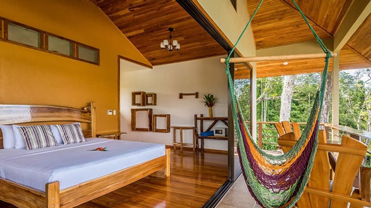 ಆರ್ಥಿಕ ಸಂಕಷ್ಟ: ಮಗಳ ಮದುವೆ ಮಾಡಿಸಿದ್ದ ಫೈವ್ ಸ್ಟಾರ್ ಹೊಟೇಲ್ನಲ್ಲೇ ಕೇರಳ ದಂಪತಿ ಆತ್ಮಹತ್ಯೆ ಆರ್ಥಿಕ ಸಂಕಷ್ಟ: ಮಗಳ ಮದುವೆ ಮಾಡಿಸಿದ್ದ ಫೈವ್ ಸ್ಟಾರ್ ಹೊಟೇಲ್ನಲ್ಲೇ ಕೇರಳ ದಂಪತಿ ಆತ್ಮಹತ್ಯೆ