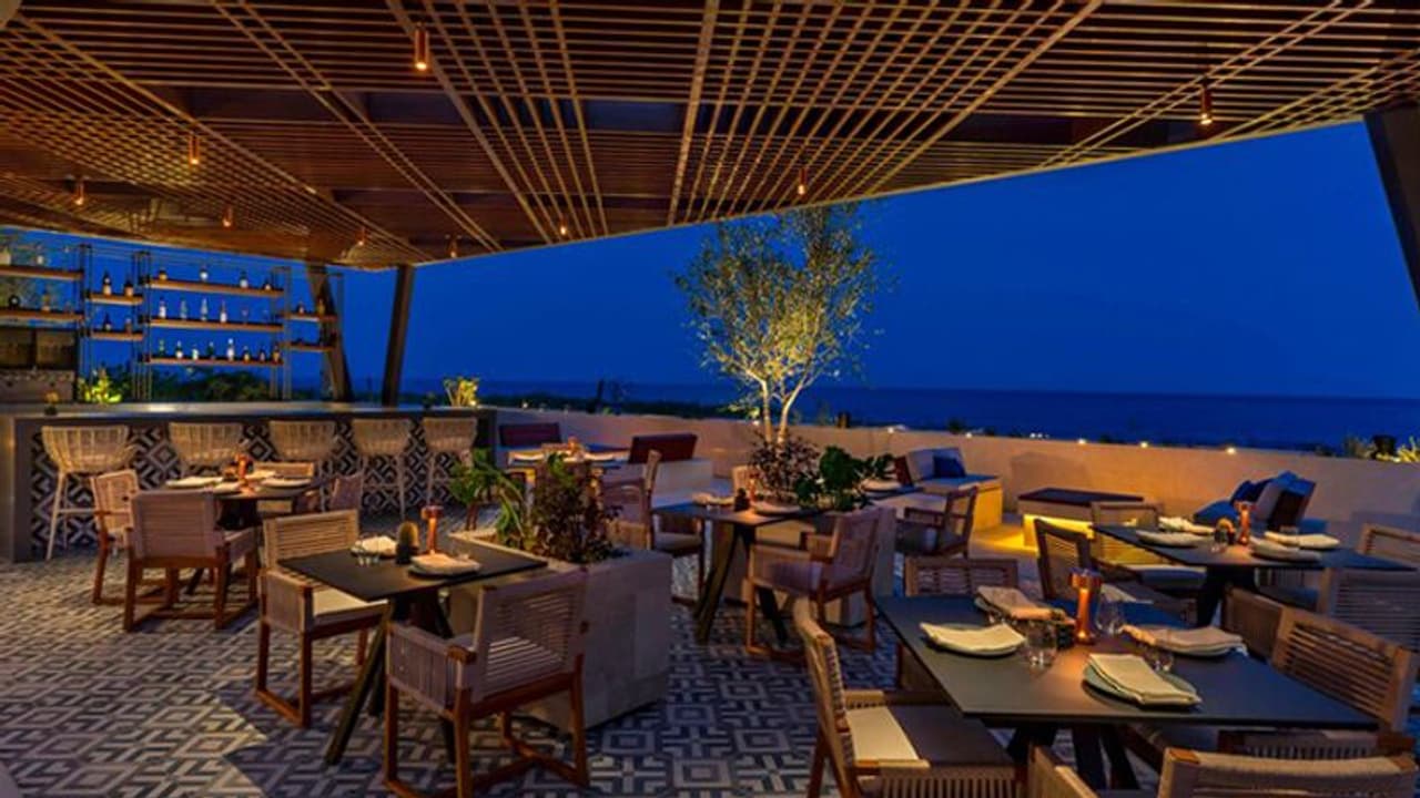 ಲಾಕ್ಡೌನ್ ಎಫೆಕ್ಟ್: ಮಾರಾಟಕ್ಕಿವೆ ರಾಜ್ಯದ 10,000 ಹೋಟೆಲ್ಗಳು..! ಲಾಕ್ಡೌನ್ ಎಫೆಕ್ಟ್: ಮಾರಾಟಕ್ಕಿವೆ ರಾಜ್ಯದ 10,000 ಹೋಟೆಲ್ಗಳು..!