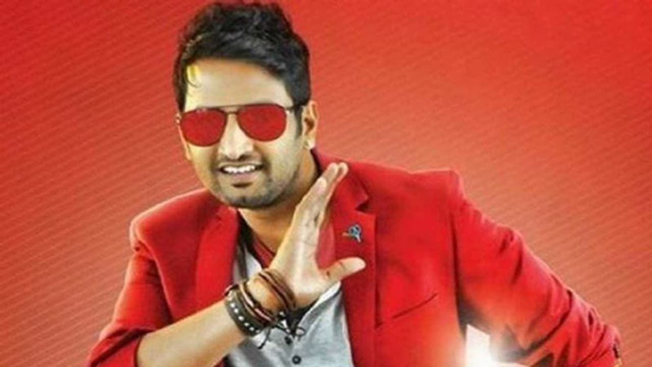 Santhanam: தமிழ் திரையுலகில் காமெடி நடிகர் என்பதை தாண்டி..கன்னட ஹீரோவாகும் சந்தானம்..?