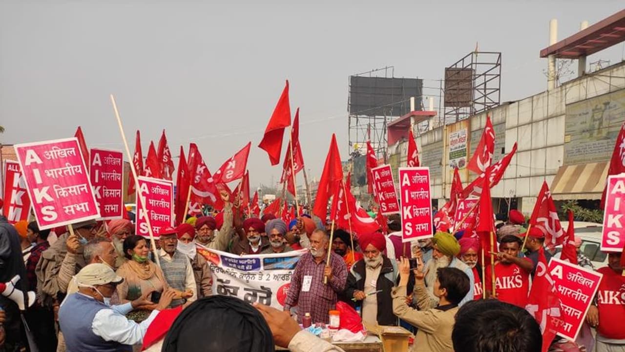Delhi Chalo protest: Farmers, Centre to meet for fresh round of talks today Delhi Chalo protest: Farmers, Centre to meet for fresh round of talks today