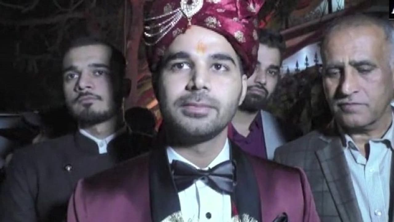 ಬೆಂಝ್ ಬದಲು ಟ್ರಾಕ್ಟರ್ ಏರಿ ಮಂಟಪಕ್ಕೆ ಬಂದ ಮದುಮಗ: ಇದೆ ಬಲವಾದ ಕಾರಣ!