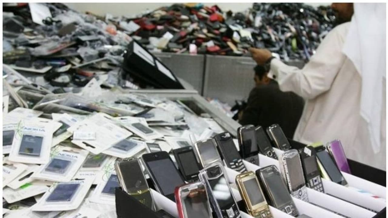 അഞ്ചുവര്ഷത്തിനിടെ ദുബൈയില് അറസ്റ്റിലായത് 2,430 പേര്;ശതകോടികള് വിലയുള്ള വ്യാജ ഉല്പ്പന്നങള് പിടിച്ചെടുത്തു അഞ്ചുവര്ഷത്തിനിടെ ദുബൈയില് അറസ്റ്റിലായത് 2,430 പേര്;ശതകോടികള് വിലയുള്ള വ്യാജ ഉല്പ്പന്നങള് പിടിച്ചെടുത്തു