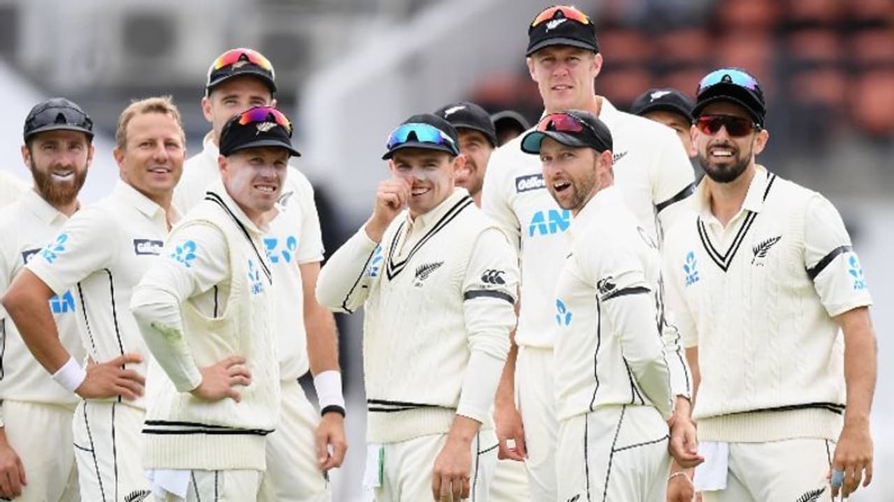 വെസ്റ്റ് ഇന്ഡീസ് ആടി ഉലയുന്നു; ആദ്യ ടെസ്റ്റില് ന്യൂസിലന്ഡ് വിജയത്തിലേക്ക് വെസ്റ്റ് ഇന്ഡീസ് ആടി ഉലയുന്നു; ആദ്യ ടെസ്റ്റില് ന്യൂസിലന്ഡ് വിജയത്തിലേക്ക്