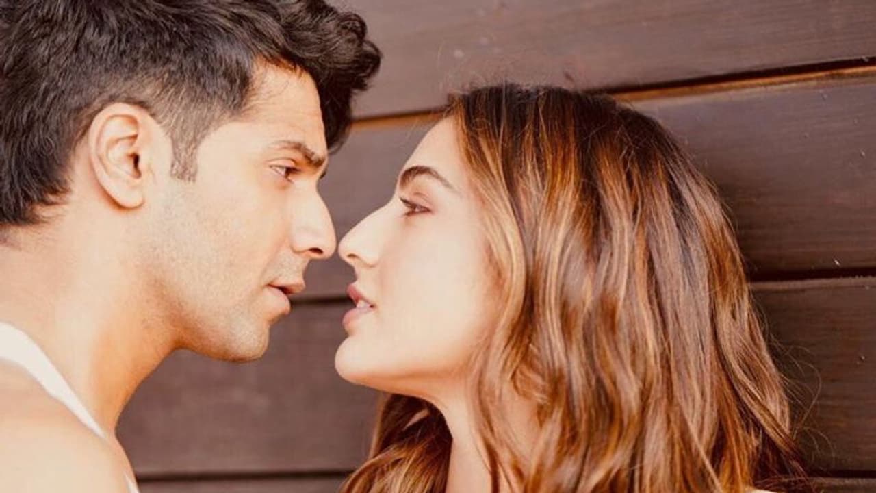 রোম্যান্সে মাখামাখি বরুণ সারা, সুইমিং পুল থেকে বাথরুম, হট পোজে ভাইরাল সেলেব রোম্যান্সে মাখামাখি বরুণ সারা, সুইমিং পুল থেকে বাথরুম, হট পোজে ভাইরাল সেলেব