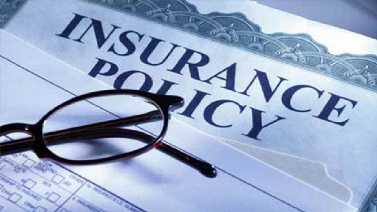 ഗുജറാത്തിലും 'സുകുമാരക്കുറുപ്പ്'; ഇൻഷുറൻസ് തട്ടാൻ യാചകനെ കൊന്ന് സ്വന്തം മരണമാക്കി, 17 വർഷത്തിന് ശേഷം പിടിയിൽ ഗുജറാത്തിലും 'സുകുമാരക്കുറുപ്പ്'; ഇൻഷുറൻസ് തട്ടാൻ യാചകനെ കൊന്ന് സ്വന്തം മരണമാക്കി, 17 വർഷത്തിന് ശേഷം പിടിയിൽ