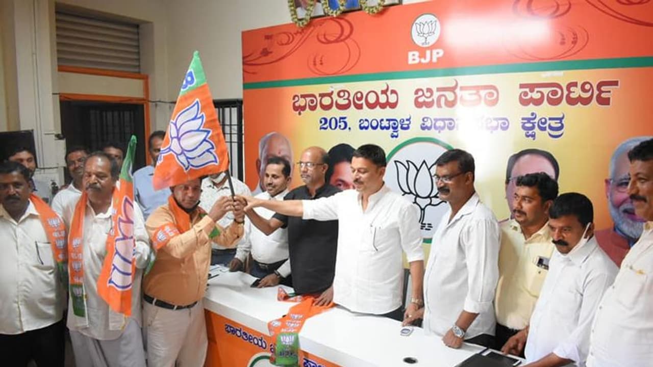 ನಾಯಕತ್ವದ ಮೇಲೆ ಅಸಮಾಧಾನ: ಬಿಜೆಪಿ ಸೇರ್ಪಡೆಯಾದ ಕಾಂಗ್ರೆಸ್ ಮುಖಂಡರು ನಾಯಕತ್ವದ ಮೇಲೆ ಅಸಮಾಧಾನ: ಬಿಜೆಪಿ ಸೇರ್ಪಡೆಯಾದ ಕಾಂಗ್ರೆಸ್ ಮುಖಂಡರು