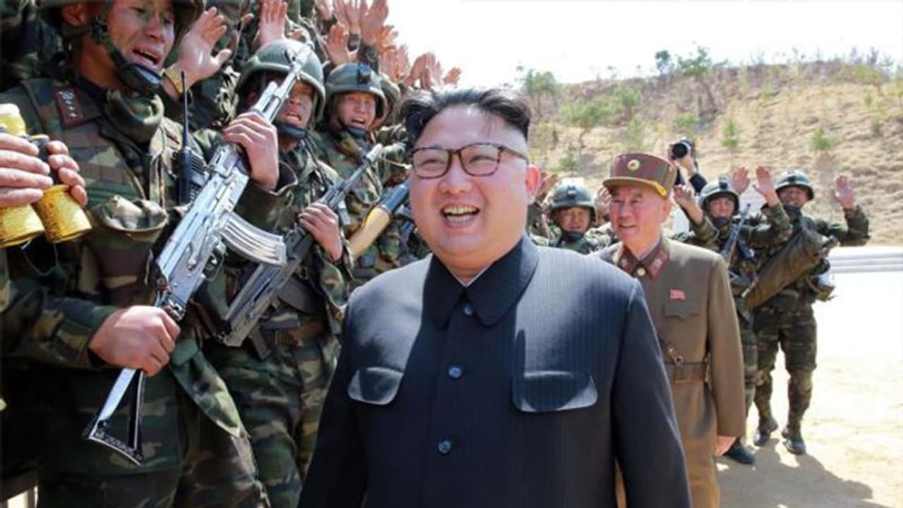 রোগা হয়ে যাচ্ছেন কিম জং উন, গোয়েন্দাদের নজর উত্তর কোরিয়ার শাসকের হাতঘড়ির দিকে রোগা হয়ে যাচ্ছেন কিম জং উন, গোয়েন্দাদের নজর উত্তর কোরিয়ার শাসকের হাতঘড়ির দিকে