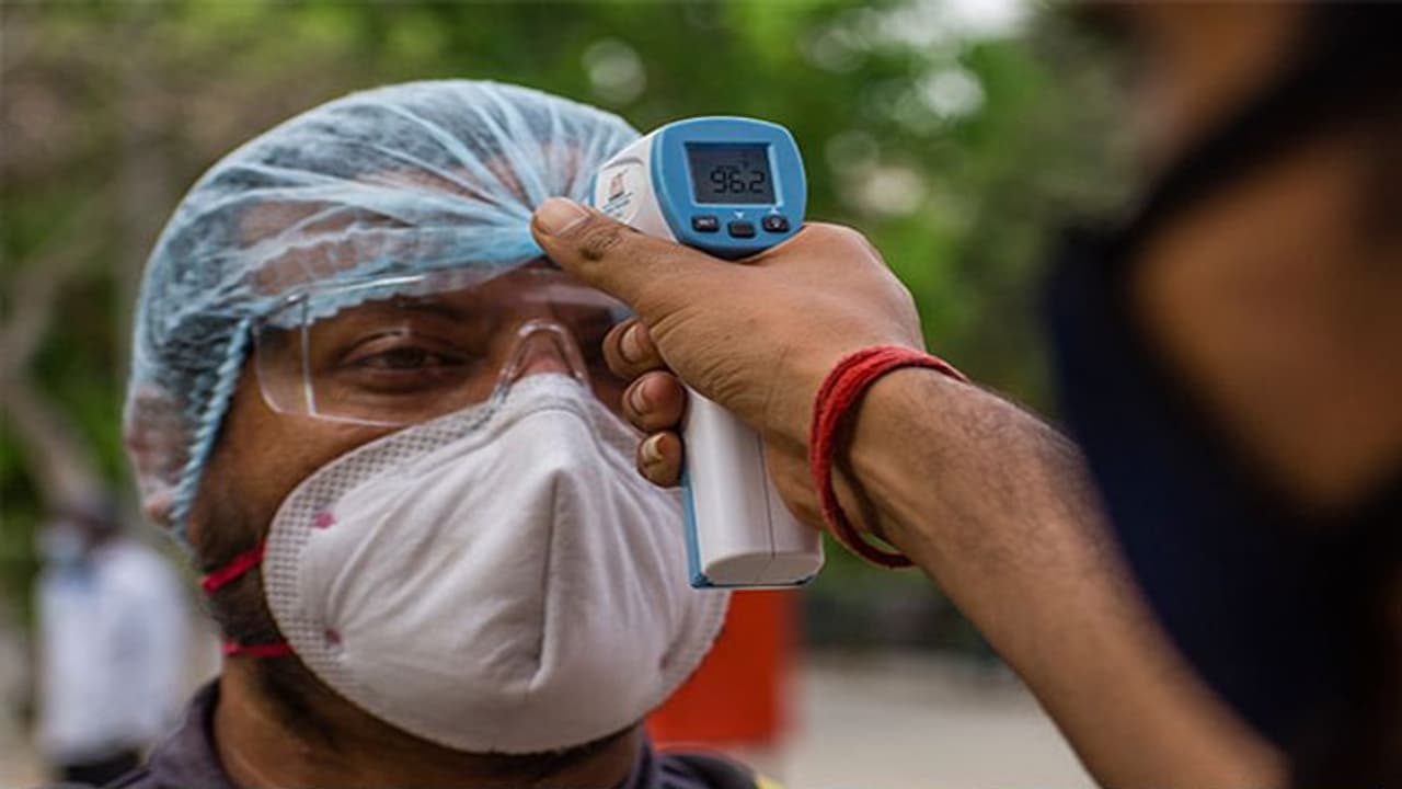 করোনা আক্রান্তের গ্রাফ নিম্নগামী ভারতে, শীতের শুরুতে দৈনিক সংক্রমণেও স্বস্তির হাওয়া করোনা আক্রান্তের গ্রাফ নিম্নগামী ভারতে, শীতের শুরুতে দৈনিক সংক্রমণেও স্বস্তির হাওয়া